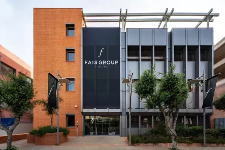 Fais Group: Πώληση ξενοδοχείου στη Σαντορίνη έναντι 28,3 εκατ. ευρώ