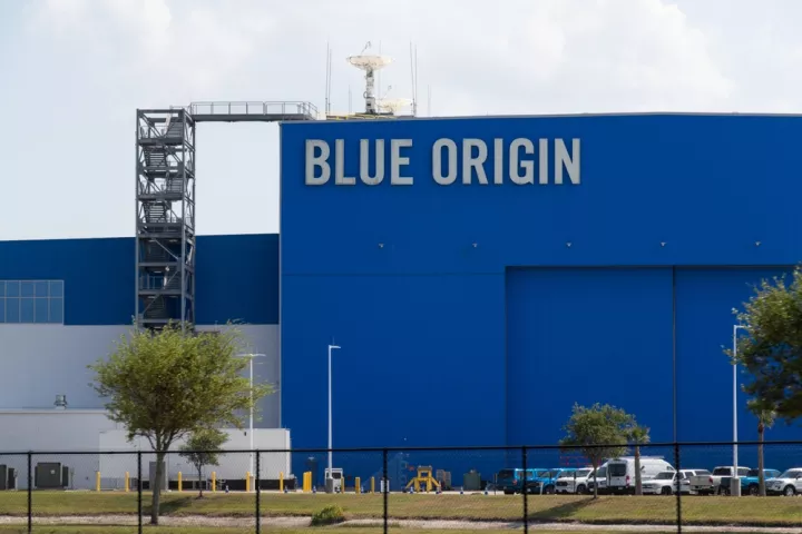 Blue Origin: Ιστορική πρωτιά στην επαναχρησιμοποίηση του New Glenn, αλλά «ναυάγιο» στην εμπορική αποστολή
