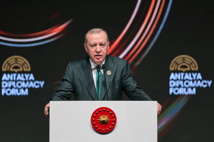 Ο Ερντογάν θα αυστηροποιήσει τη νομοθεσία για οπλοκατοχή μετά τις πρόσφατες επιθέσεις σε σχολεία