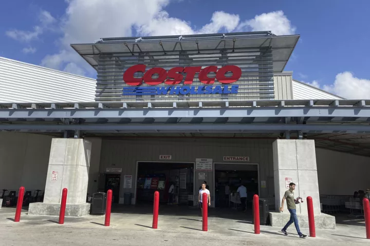 ΗΠΑ: Καταναλωτές στρέφονται κατά της Costco για επιστροφές χρημάτων από τους δασμούς Τραμπ 