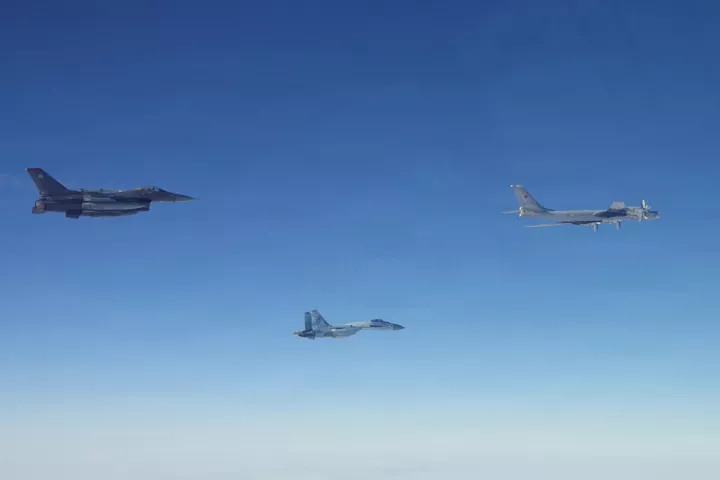 Το ΝΑΤΟ αναχαίτισε ρωσικά μαχητικά και βομβαρδιστικά πάνω από τη Βαλτική Θάλασσα