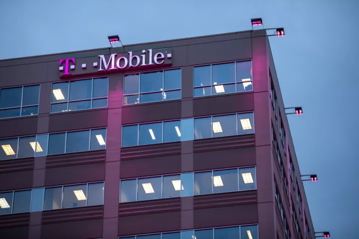 Deutsche Telekom και T-Mobile εξετάζουν τη μεγαλύτερη συγχώνευση στα εταιρικά χρονικά 