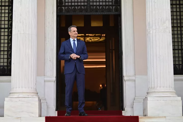 Bloomberg: Μετά από μια καταστροφική δεκαετή κρίση, η Ελλάδα επιστρέφει στην ομαλότητα