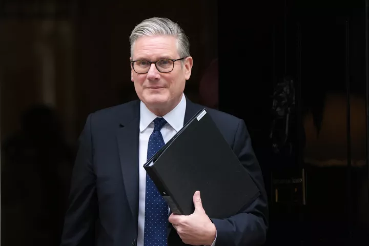 Πολιτική θύελλα στη Βρετανία: Αμετακίνητος ο Στάρμερ παρά τις πιέσεις για την «υπόθεση Μάντελσον»