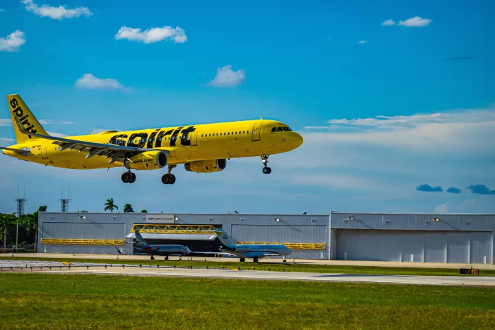Σχέδιο διάσωσης για τη Spirit Airlines εξετάζει η κυβέρνηση Τραμπ