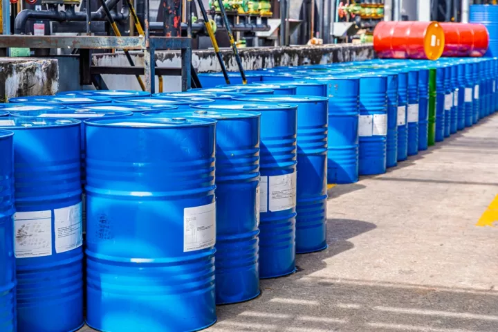 Πετρέλαιο: Συνεχίζει πάνω από τα 100 δολάρια το Brent