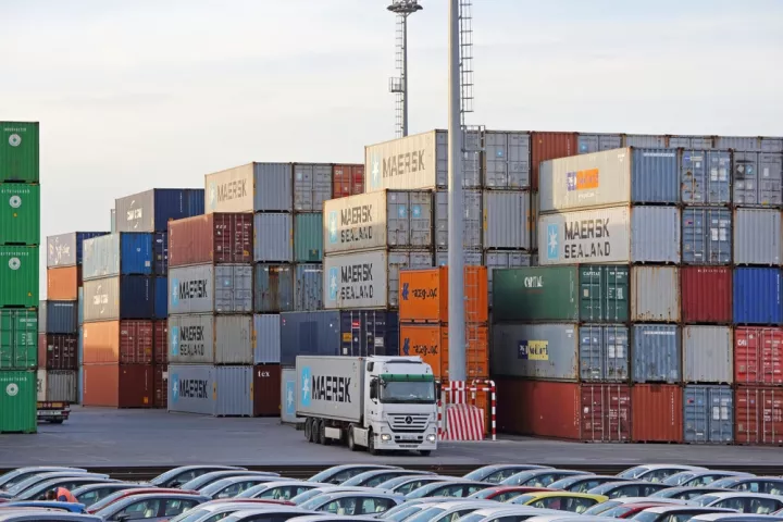 Πώς οι ευρωπαϊκοί «κολοσσοί» των logistics «κερδίζουν» από τη γεωπολιτική αστάθεια στη Μ. Ανατολή