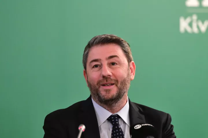 Το ΠΑΣΟΚ ρίχνει τη φωτοβολίδα δημοκοπίας για εργασία 4 ημερών  