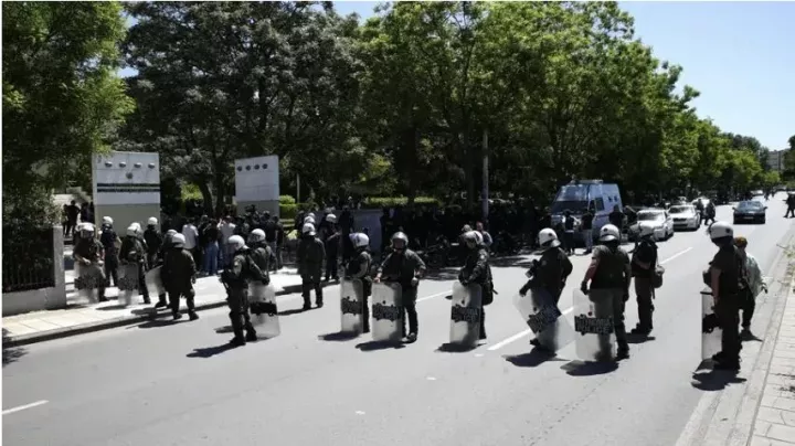 Πίσω από τη βία στα ΑΕΙ: Μειοψηφίες, ανοχή και πολιτικές σκοπιμότητες