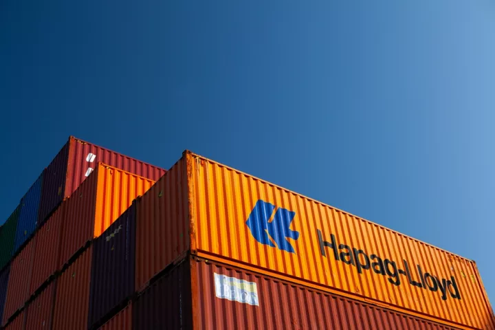 Hapag-Lloyd: Στα $60 εκατ. την εβδομάδα το κόστος των ναύλων λόγω του αποκλεισμού στα Στενά του Ορμούζ