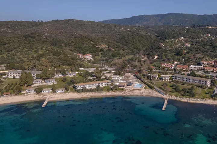 ΕΤΑΔ: Υπεγράφη η μίσθωση του ιστορικού «Ξενία Ουρανούπολης» με την Domes Resorts