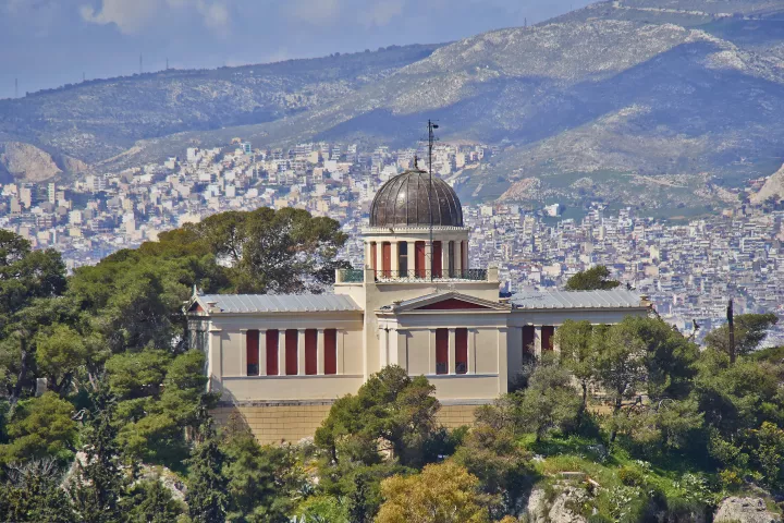Ανάμεσα σε δείκτες και τροχιές