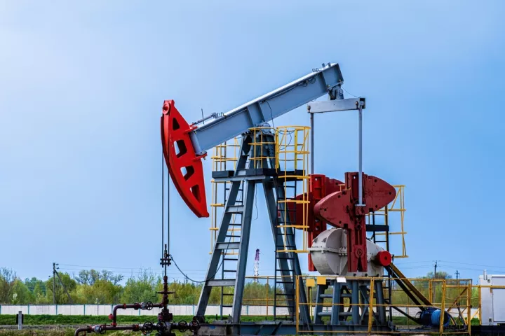 Πτώση σχεδόν 3% στο Brent μετά την είδηση ​​ότι ο Τραμπ διστάζει να ξαναρχίσει τον πόλεμο στο Ιράν