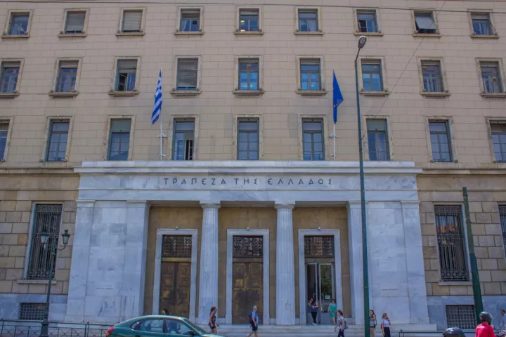 ΤτΕ: «Άνοιξε» το περιθώριο επιτοκίου μεταξύ των νέων καταθέσεων και δανείων τον Απρίλιο