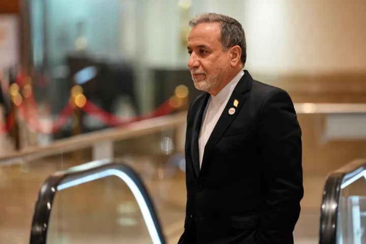 Αραγτσί: Δεν είναι ρεαλιστική μια συνάντηση ανάμεσα στον Μοτζταμπά Χαμενεΐ και τον Τραμπ