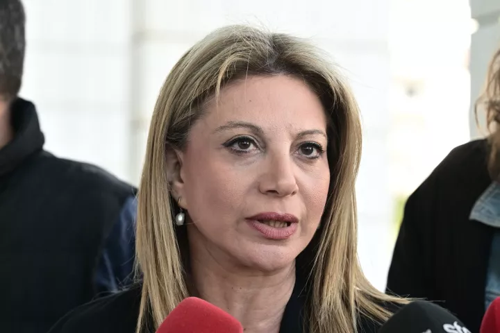 Καρυστιανού κατά Τσίπρα: «Λειτουργεί ως επαγγελματίας πολιτικός, λέει ψέματα, μπορεί εύκολα το "όχι" να το κάνει "ναι"»