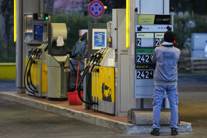 Ιταλία: Παρατείνεται μέχρι τις 3 Ιουλίου η μείωση των φόρων στα καύσιμα