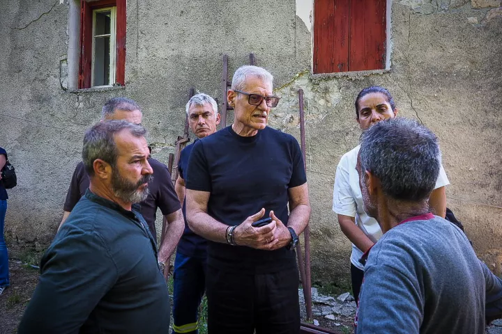 Αυτοψία Ε. Τουρνά στη Β. Εύβοια μετά τις σεισμικές δονήσεις: «Από αύριο ξεκινούν οι έλεγχοι στις πληγείσες κατοικίες»