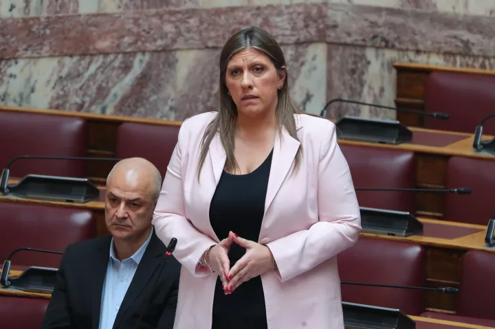 Ζ. Κωνσταντοπούλου κατά Αλ. Τσίπρα: Δυόμισι χρόνια ήταν τουρίστας, τον μισθό μια χαρά τον εισέπραττε