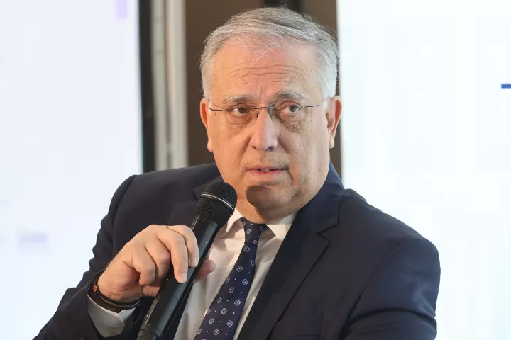 Τ. Θεοδωρικάκος: Βάζουμε τέλος στα ψιλά γράμματα στις σχέσεις των πολιτών με τις τράπεζες