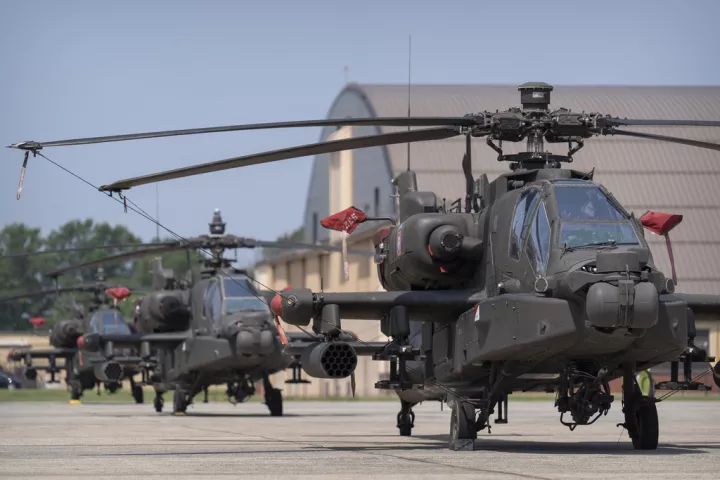 Πτώση αμερικανικού ελικοπτέρου Apache κοντά στα Στενά του Ορμούζ – Σώο το πλήρωμα
