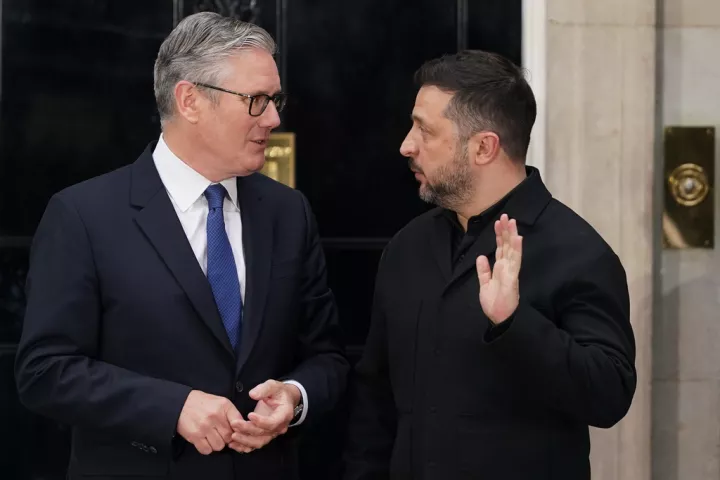 Ζελένσκι: Ζητά την αγορά αντιαεροπορικών πυραύλων με κεφάλαια του Αμπράμοβιτς από την πώληση της Τσέλσι