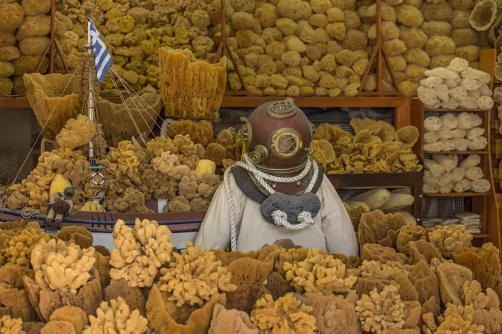 Το νησί των σφουγγαράδων