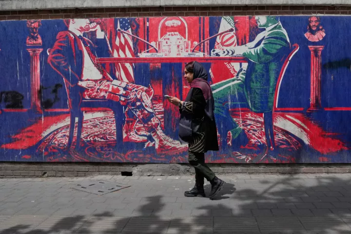 Καταριανοί διαπραγματευτές στην Τεχεράνη, καθώς ο Τραμπ προειδοποιεί για νέα πλήγματα