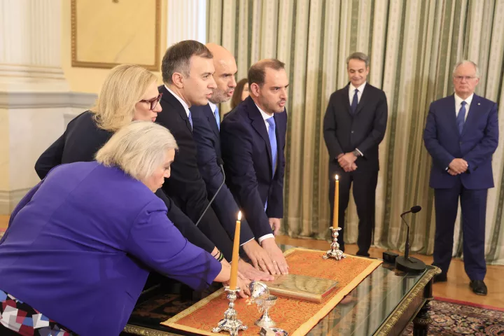 Ορκίστηκαν τα νέα μέλη της κυβέρνησης