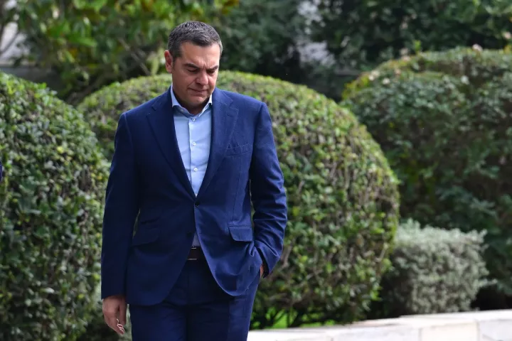 Ο Τσίπρας παραβίασε όλους τους κανόνες, αλλά ποντάρει στη συλλογική λήθη