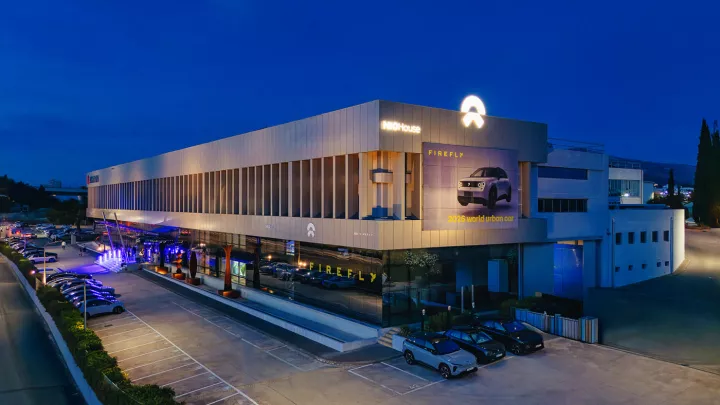 NIO House Athens: Η high-tech αυτοκινητοβιομηχανία άνοιξε το πρώτο της «σπίτι» στην Ελλάδα