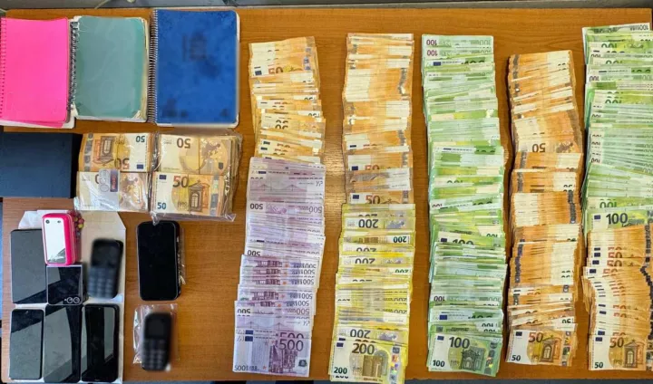 Κύκλωμα των πολεοδομιών: Οι αποκαλυπτικοί διάλογοι, ο αρχηγικός ρόλος του ζευγαριού και η υπόθεση δωροληψίας 30.000 ευρώ 