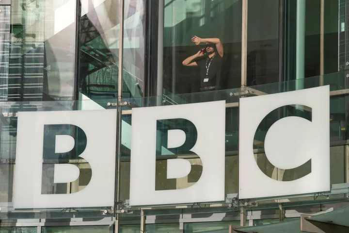 Το BBC προχωρά σε εκατοντάδες απολύσεις