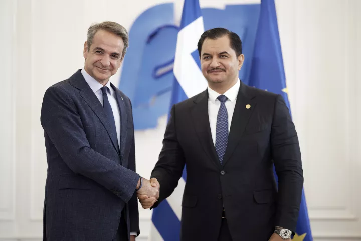 Συνάντηση Μητσοτάκη με τον Σαντάμ Χαφτάρ: Στο επίκεντρο θαλάσσιες ζώνες και μεταναστευτικό
