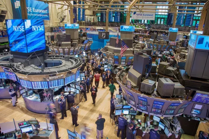 Wall Street: Νέο ιστορικό υψηλό για τον Dow Jones - Συνεχίζεται η άνοδος για την SpaceX