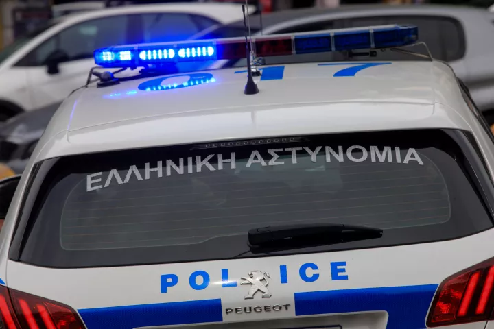 ΕΛ.ΑΣ: Εξαρθρώθηκε κύκλωμα που έκλεβε αυτοκίνητα, τα παραποιούσε και τα μεταπωλούσε – 13 συλλήψεις
