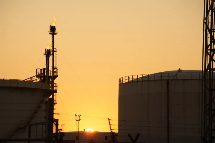 Η Ρωσία χαλαρώνει τους κανόνες για την ποιότητα των καυσίμων προκειμένου να αποτραπεί η έλλειψη
