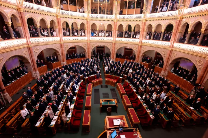 Ουγγαρία: Οι βουλευτές εισάγουν το όριο της θητείας του πρωθυπουργού στο Σύνταγμα