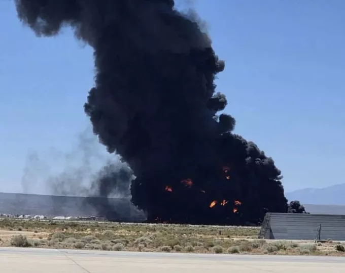 ΗΠΑ: Βομβαρδιστικό B-52 συνετρίβη λίγο μετά την απογείωσή του στην Καλιφόρνια (vids)