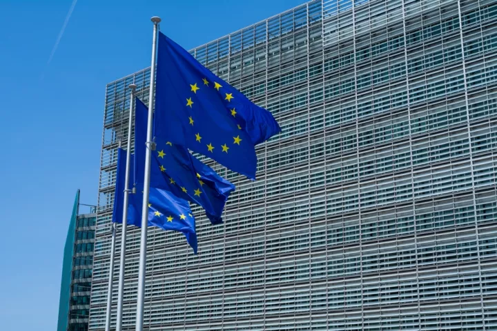 ΕΕ-ΗΠΑ: Το Ευρωπαϊκό Κοινοβούλιο δίνει το πράσινο φως στη νομοθεσία για τους δασμούς