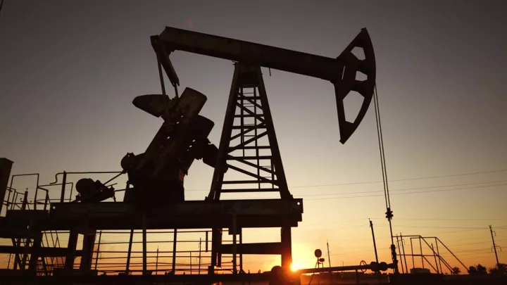 Το Brent κάτω από τα 80 δολάρια το βαρέλι για πρώτη φορά από τον Μάρτιο