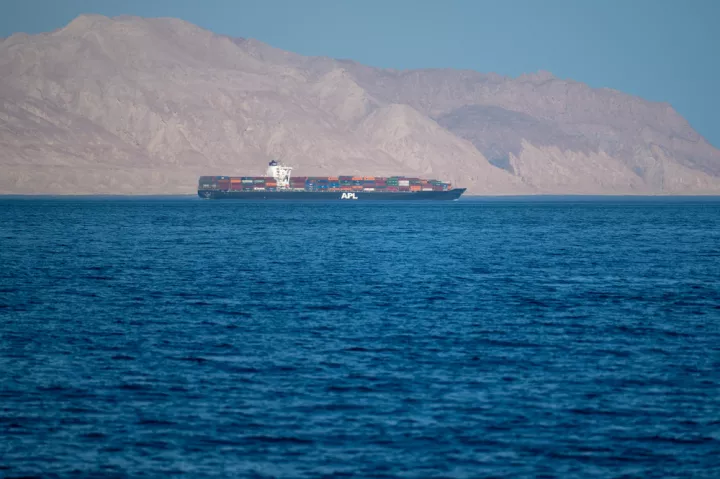 
<span>WSJ: Η Τεχεράνη θα μπορεί να πουλάει πετρέλαιο και καύσιμα μόλις υπογραφεί η συμφωνία</span>
