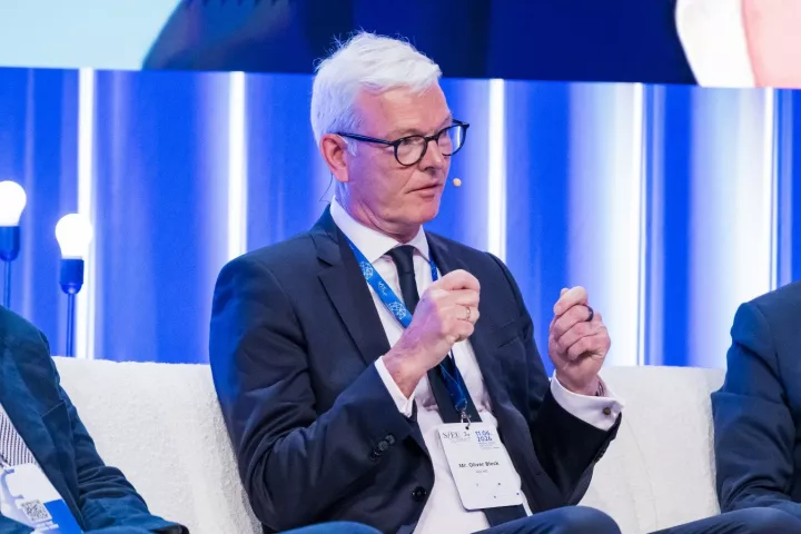 Oliver Bleck (Roche): Η πολιτική βούληση και οι στρατηγικές επενδύσεις απαραίτητες για την ενίσχυση της φαρμακευτικής καινοτομίας σε Ευρώπη και Ελλάδα
