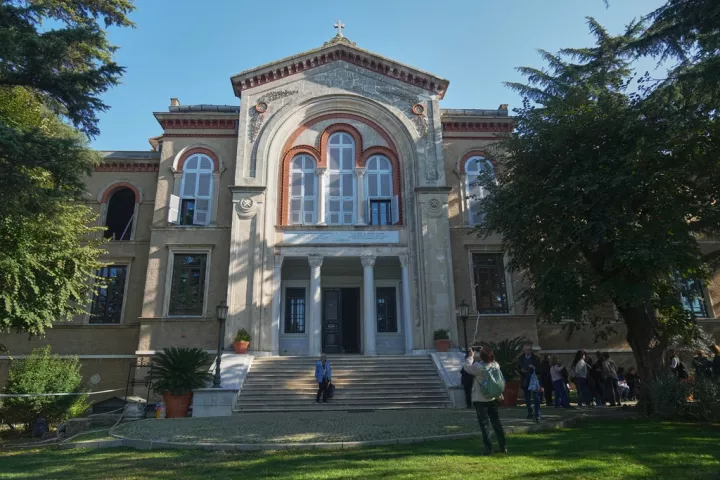 Η Τουρκία ανοίγει ξανά τη Θεολογική Σχολή της Χάλκης μετά από πιέσεις Τραμπ και ΕΕ