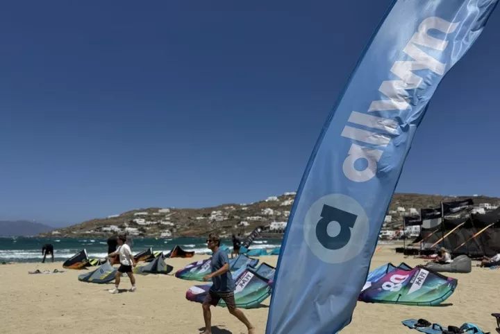 Kitesurf, θέαμα και summer vibes στη Μύκονο