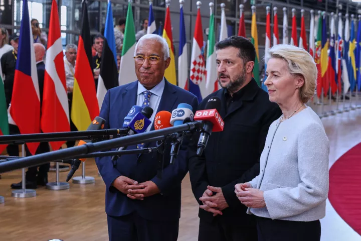 Τη στήριξη της ΕΕ στην Ουκρανία επιβεβαίωσαν Κόστα-Φον ντερ Λάιεν