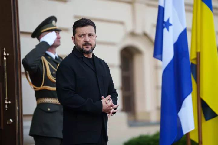 Τελεσίγραφο Ζελένσκι σε Λευκορωσία: Απομακρύνετε τους σταθμούς αναμετάδοσης που βοηθούν τη Ρωσία