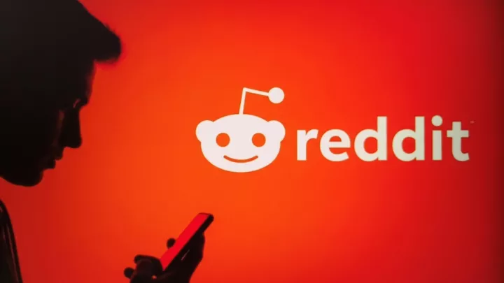 Reddit: Κόντρα στο ρεύμα της ΑΙ - Επενδύει στη δύναμη των χρηστών της με διαφημιστική στρατηγική «κοινοτικής νοημοσύνης»