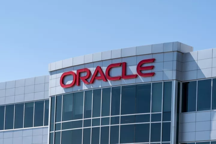 Η Oracle καταργεί  21.000 θέσεις εργασίας στο πλαίσιο μετάβασης στην Τεχνητή Νοημοσύνη
