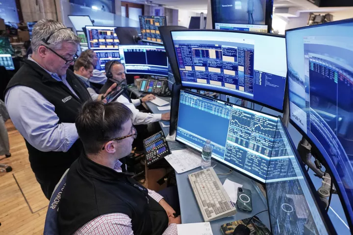 Στο «κόκκινο» η Wall Street: Πτώση στις μετοχές Big Tech - Απώλειες 7,6% για Micron